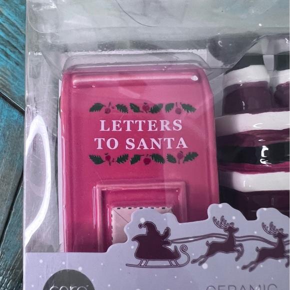 Core Kitchen Ceramic Letters to Santa, Santa in Chimney Salt & Pepper Set - Picture 6 of 6